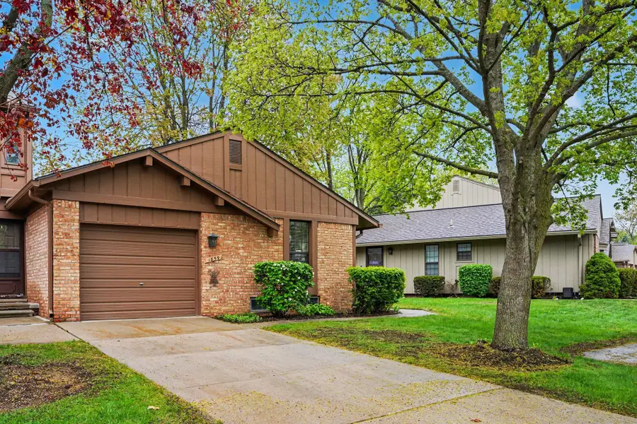 1859 Allenway Court, Rochester Hills, MI 48309 - #2