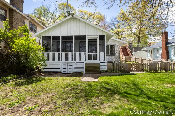 747 Kornoelje Drive Ne, Comstock Park, MI 49321