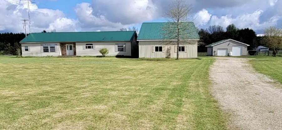 1897 E Edgar Road, Edmore, MI 48829 - #2