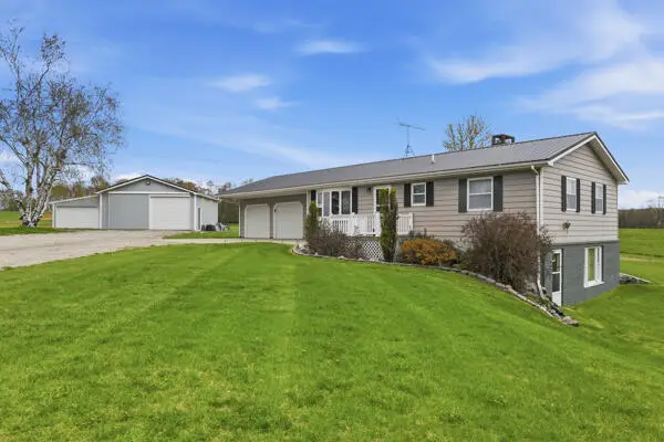 8835 E Mcbrides Road, Vestaburg, MI 48891