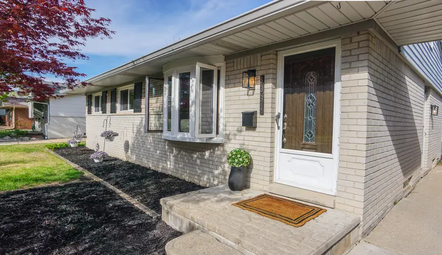 8364 Holly Drive, Canton, MI 48187 - #2