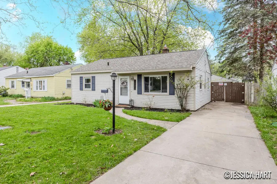 1335 Eastern Place Ne, Grand Rapids, MI 49505 - #2