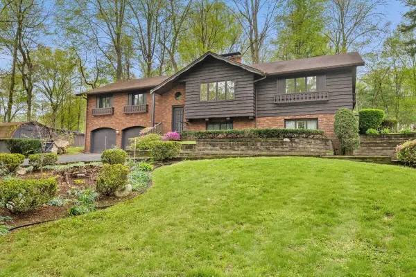 2552 Ridgewood Trail, Berrien Springs, MI 49103