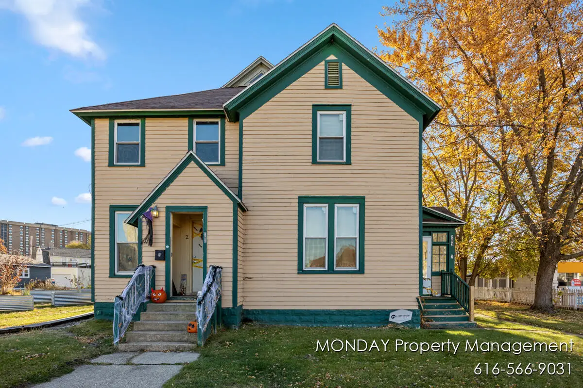 263 W Muskegon Avenue, Muskegon, MI 49440 - #1