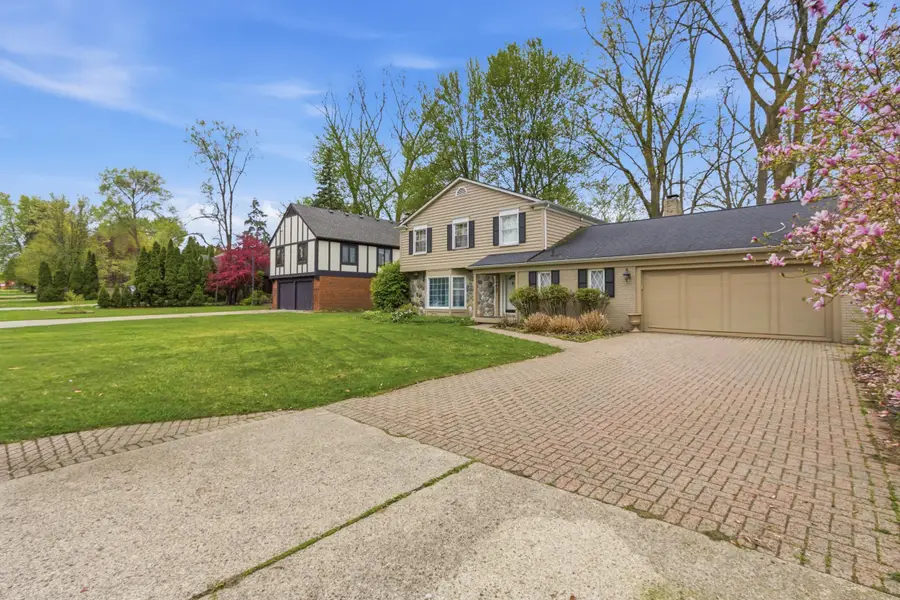 38457 James Drive, Clinton Township, MI 48036 - #2
