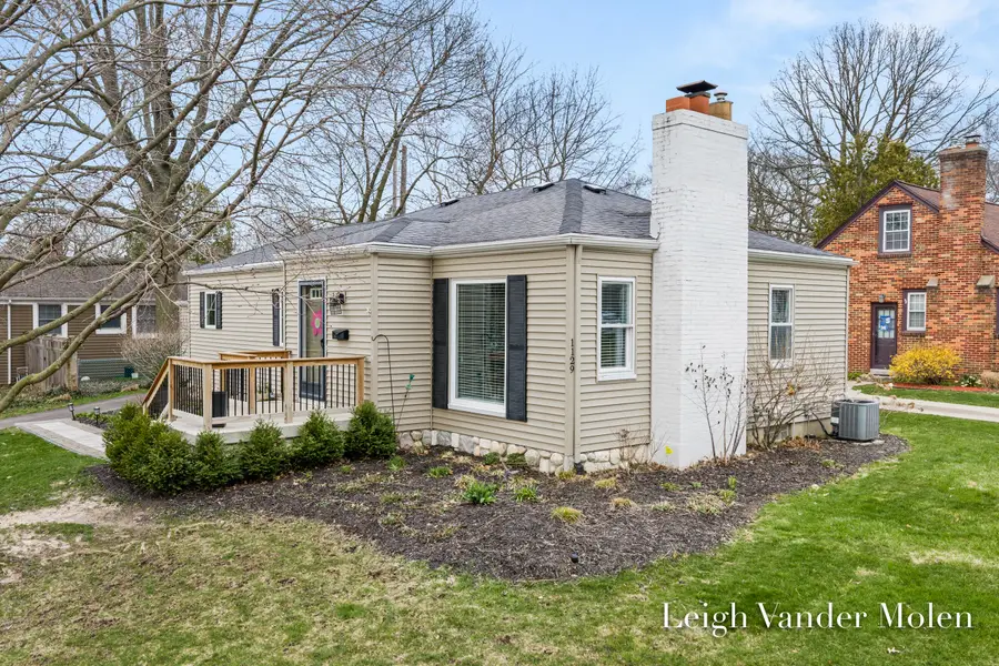 1129 Kenesaw Drive Se, East Grand Rapids, MI 49506 - #2