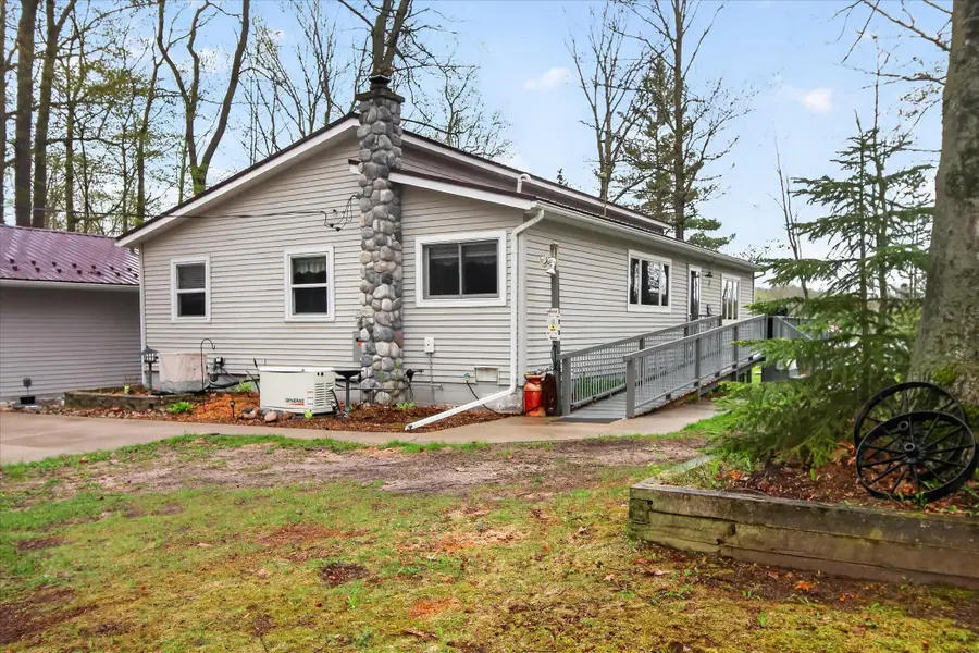 4961 W Almy Road, Six Lakes, MI 48886 - #3