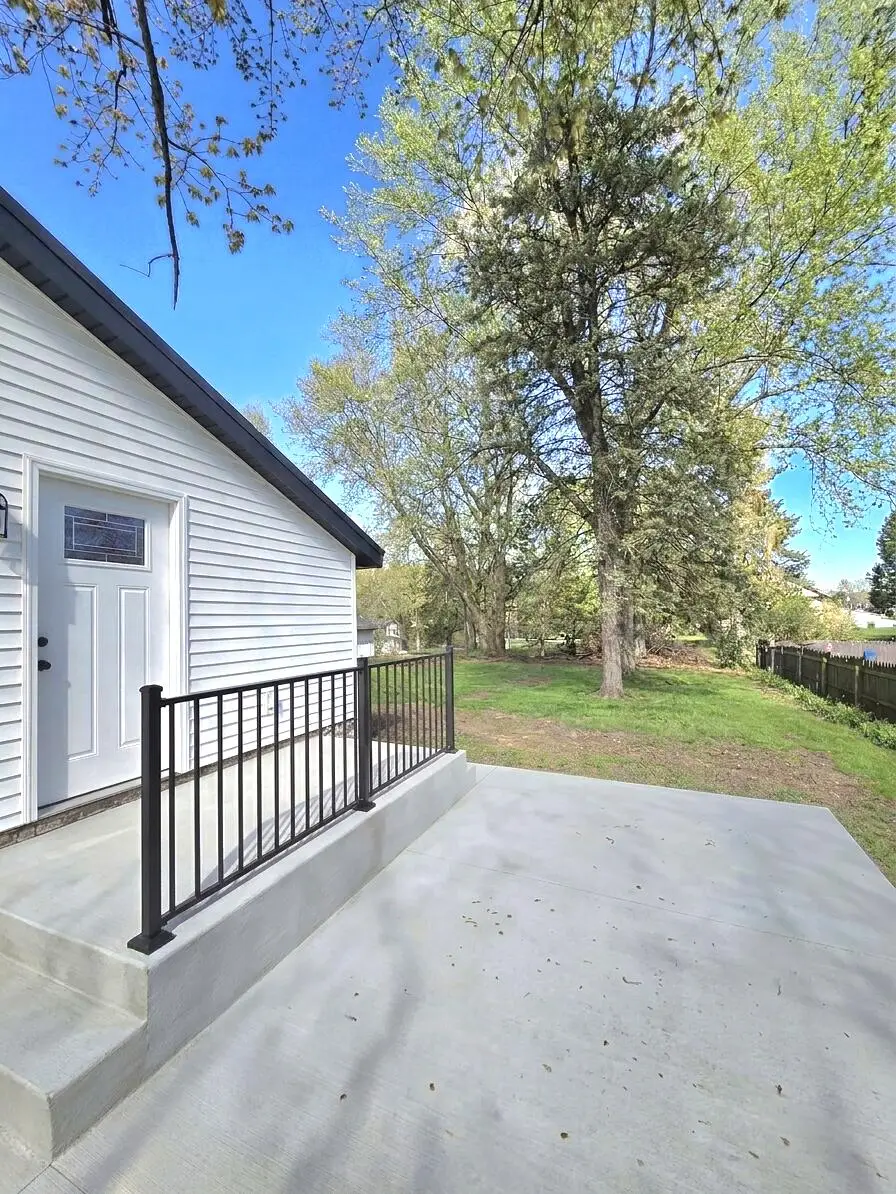 130 N 10th Street N, Edmore, MI 48829 - #3