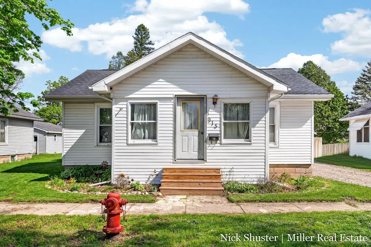 915 E Madison Street, Hastings, MI 49058 - #1