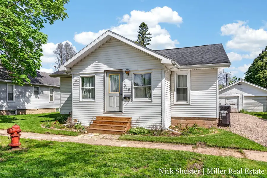 915 E Madison Street, Hastings, MI 49058 - #3
