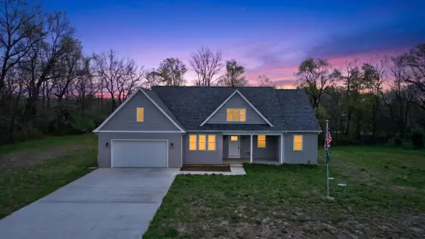 6313 Sweet Clover Hills Drive, Jonesville, MI 49250