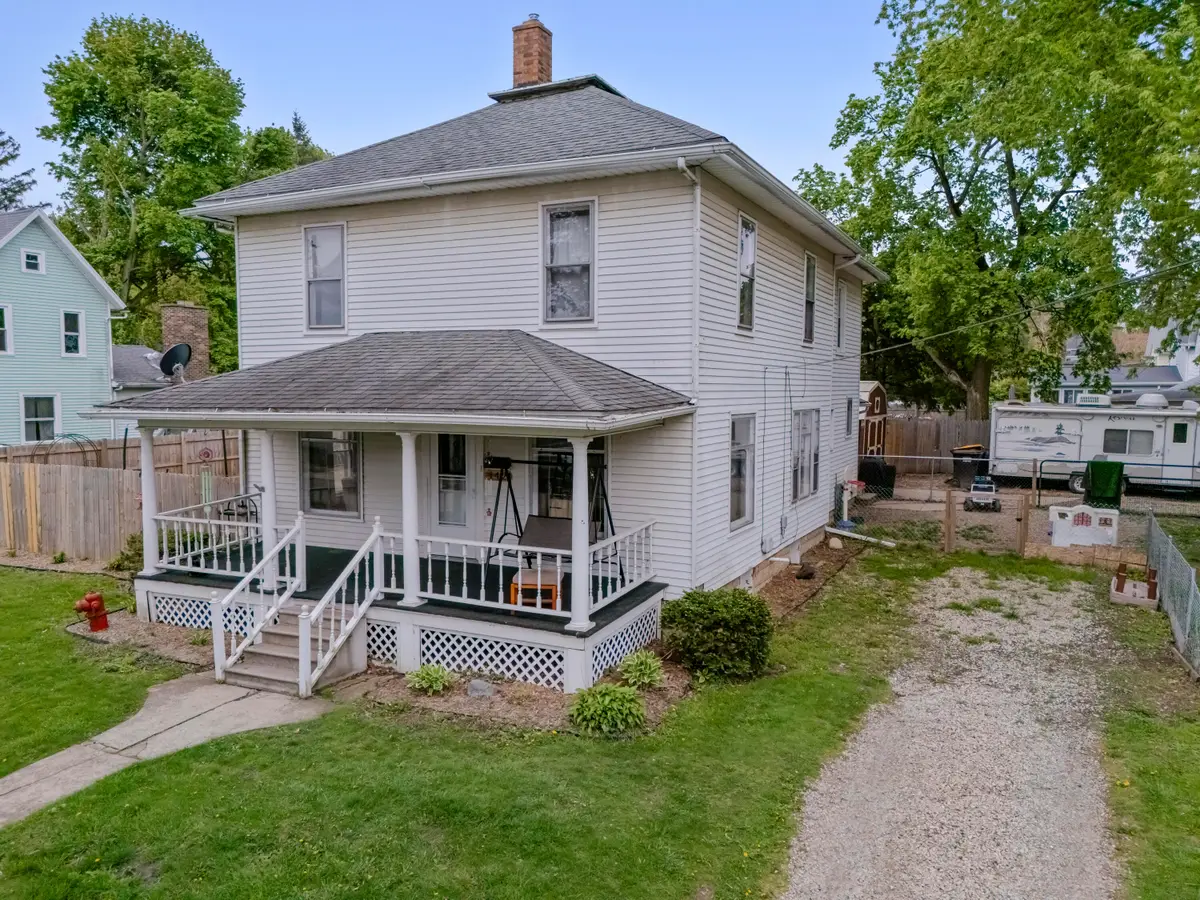 142 S West Street, Hillsdale, MI 49242 - #1