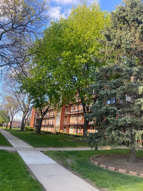 2915 W 13 Mile Road #209, Royal Oak, MI 48073