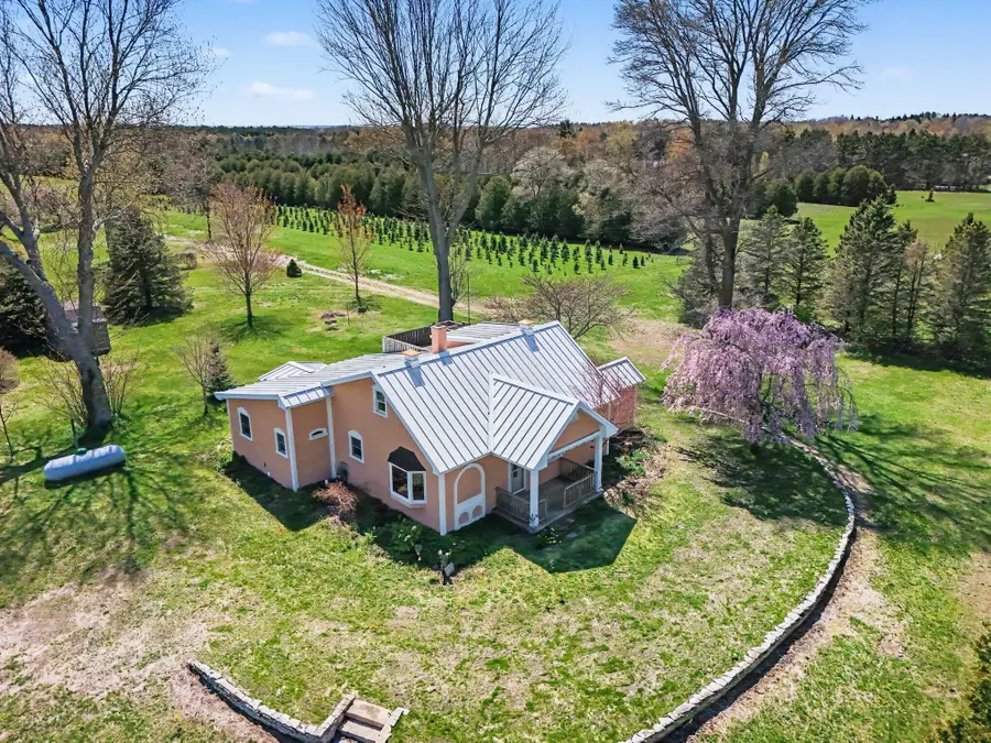 2707 W Hansen Road, Ludington, MI 49431 - #2
