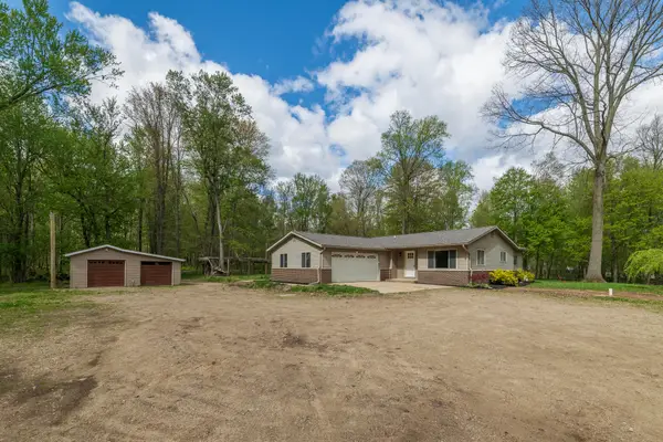 38338 64th Avenue, Paw Paw, MI 49079