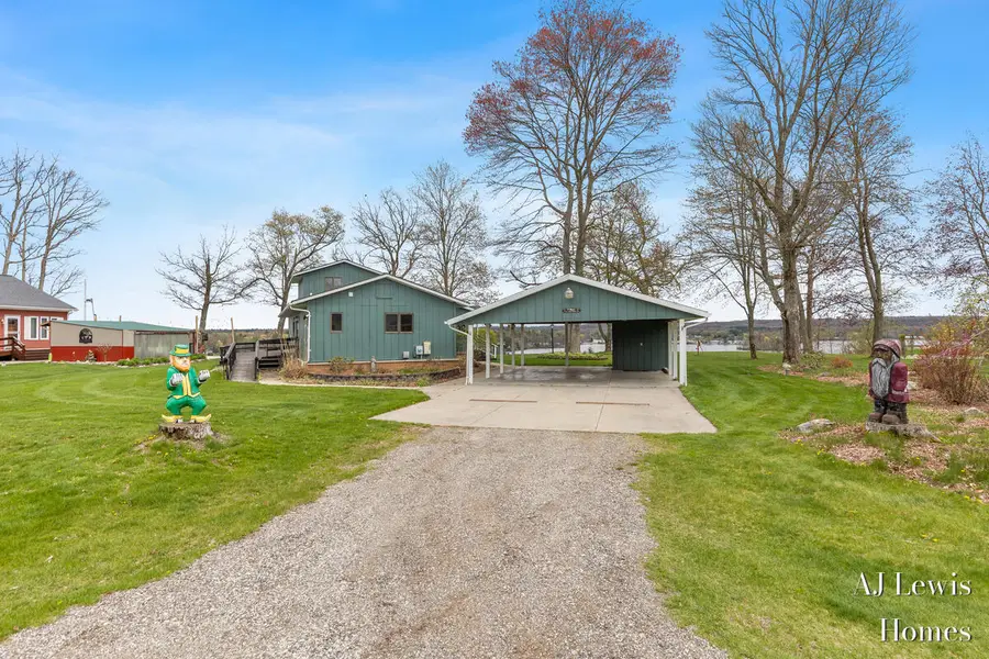 5330 Woodside Drive, Newaygo, MI 49337 - #2