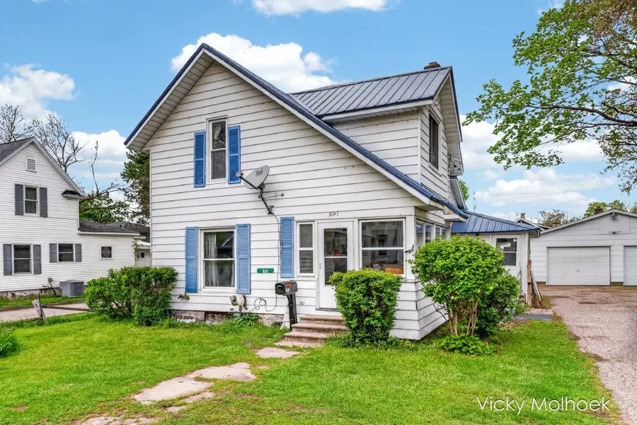 521 W Court Street, Hastings, MI 49058 - #2