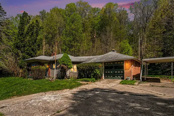 8976 Division Avenue S, Byron Center, MI 49315