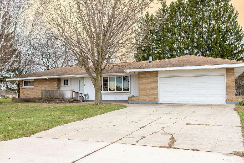 202 W Maple, Scottville, MI 49454 - #1