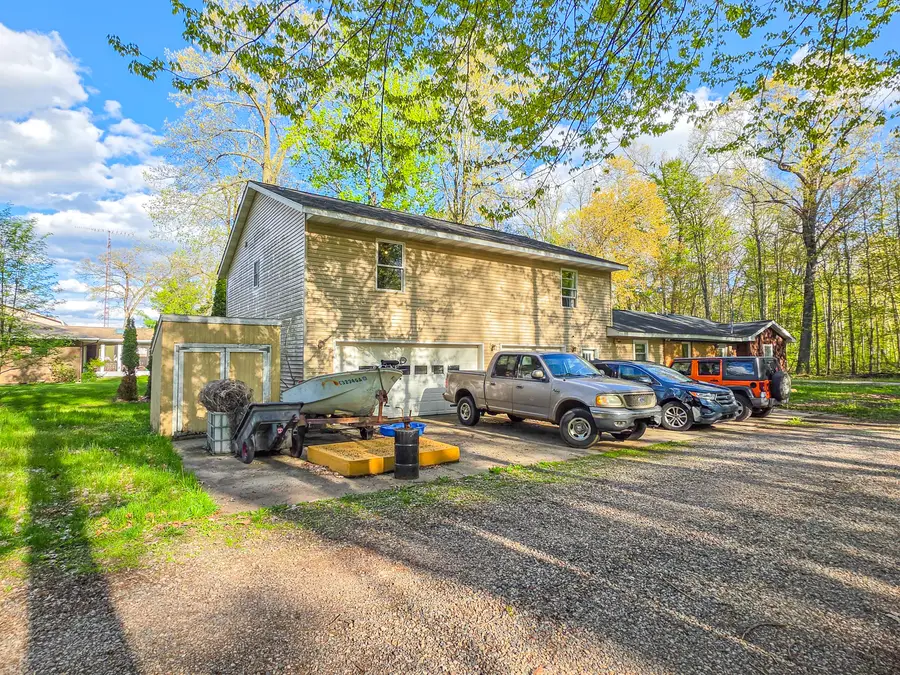 257 Edgewood Drive, Quincy, MI 49082 - #2