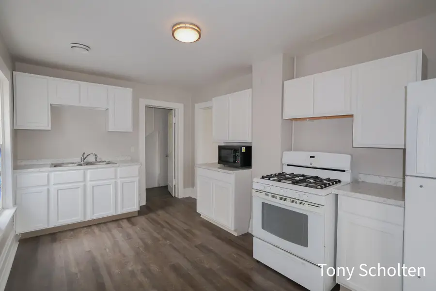 1351 Broadway Avenue Nw, Grand Rapids, MI 49504 - #3