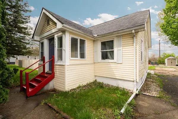 8659 N Canton Center Road, Canton, MI 48187