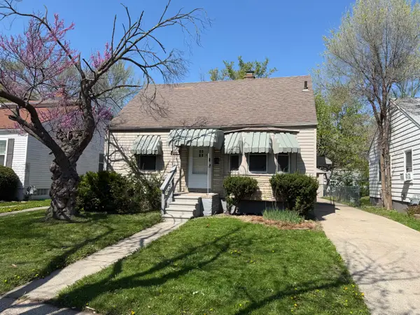 19421 Elkhart Street, Harper Woods, MI 48225