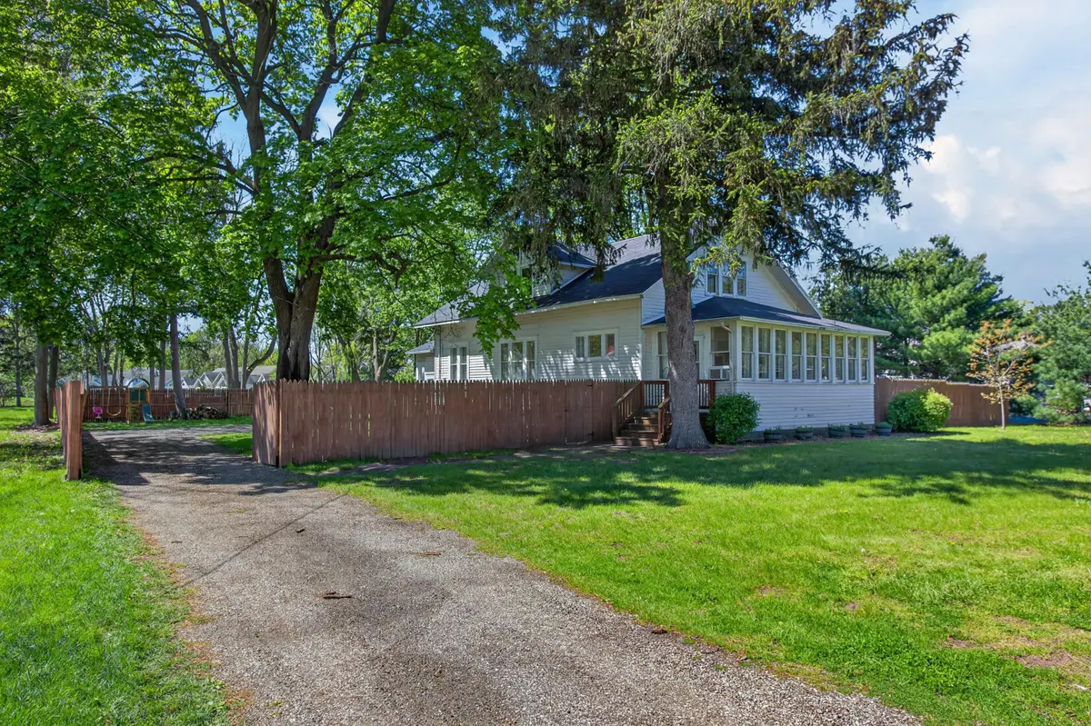 1536 E Nickerson Avenue, Benton Harbor, MI 49022 - #1