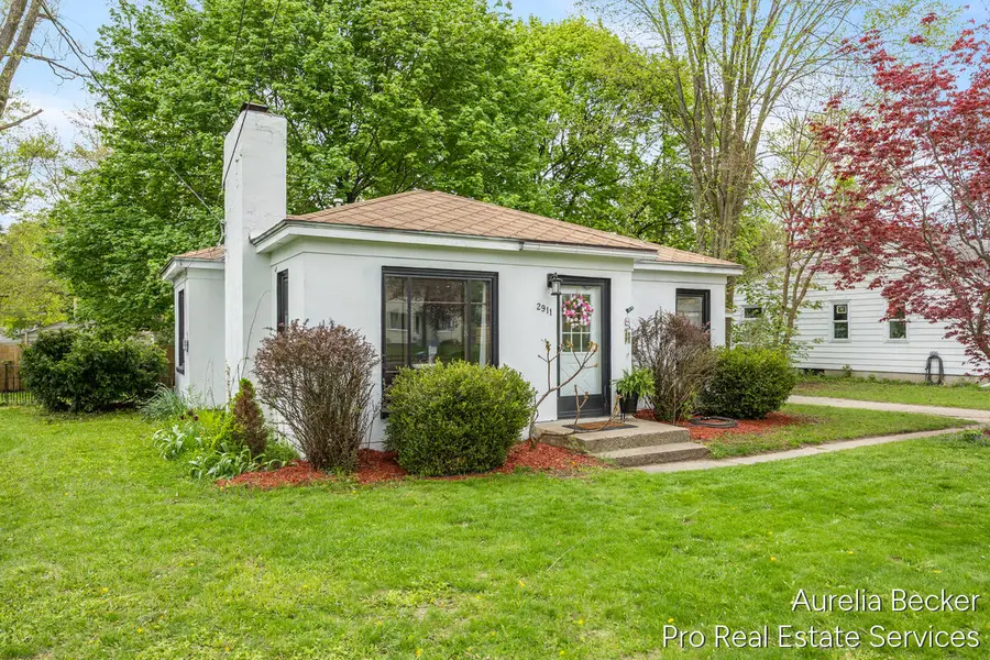 2911 Foster Avenue Ne, Grand Rapids, MI 49505 - #2