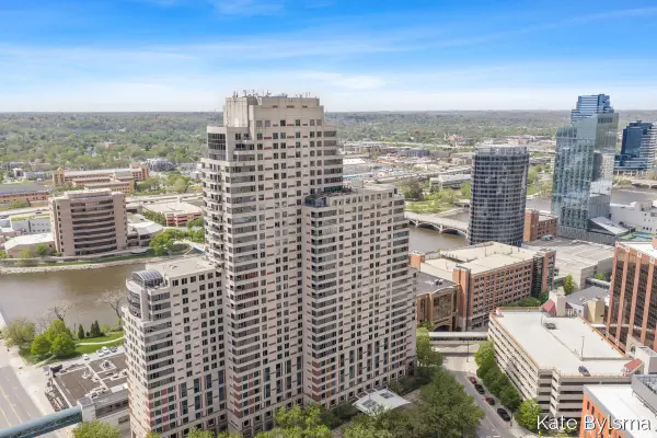 33 Campau Circle Nw, Grand Rapids, MI 49503