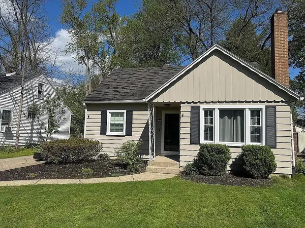 3821 Oakridge Drive, Kalamazoo, MI 49008