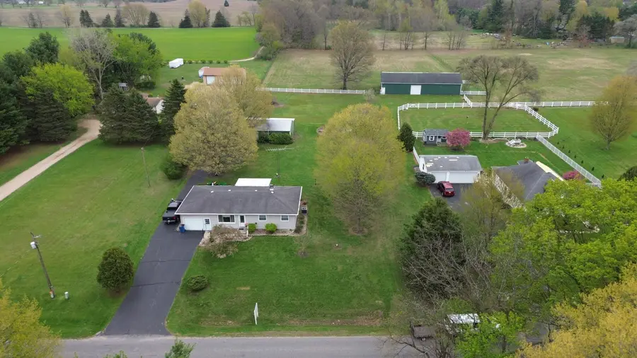 1155 S Bainbridge Center Road, Benton Harbor, MI 49022 - #2