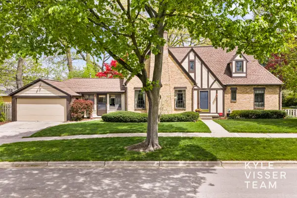 1504 Lake Grove Avenue Se, East Grand Rapids, MI 49506