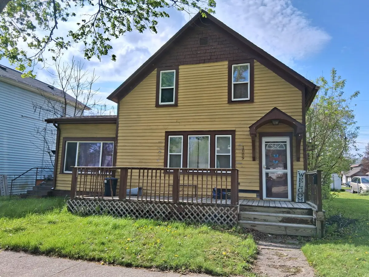 1009 N Bond Street, Saginaw, MI 48602 - #1