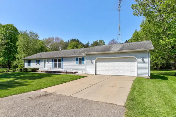 52300 County Road 687, Hartford, MI 49057