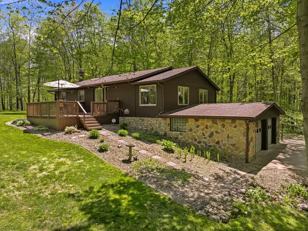 16593 Gardner Road, Galien, MI 49113