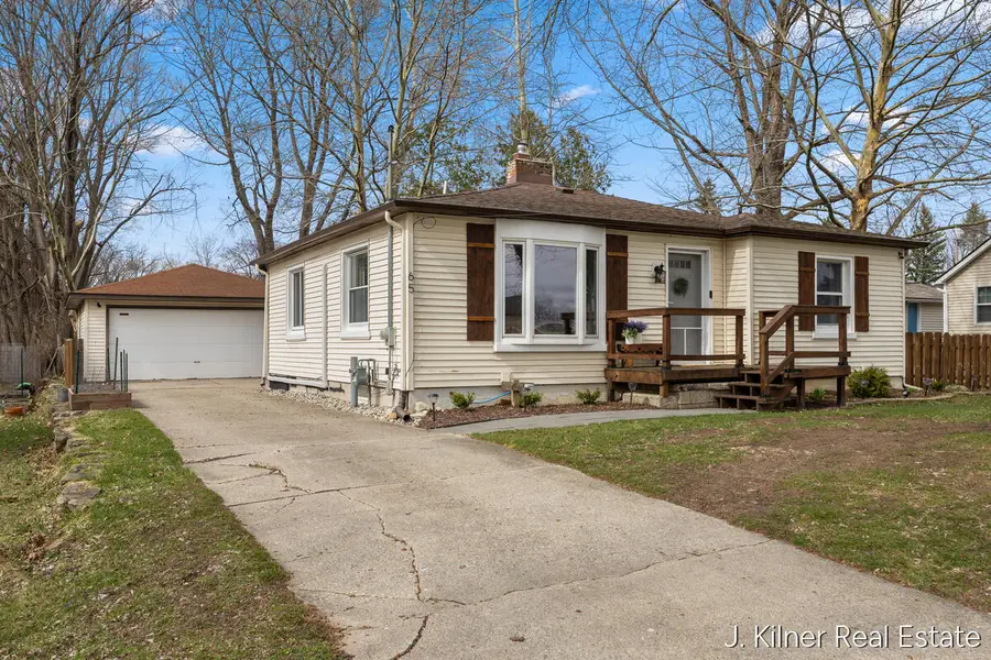 65 Betty Street Ne, Comstock Park, MI 49321 - #2