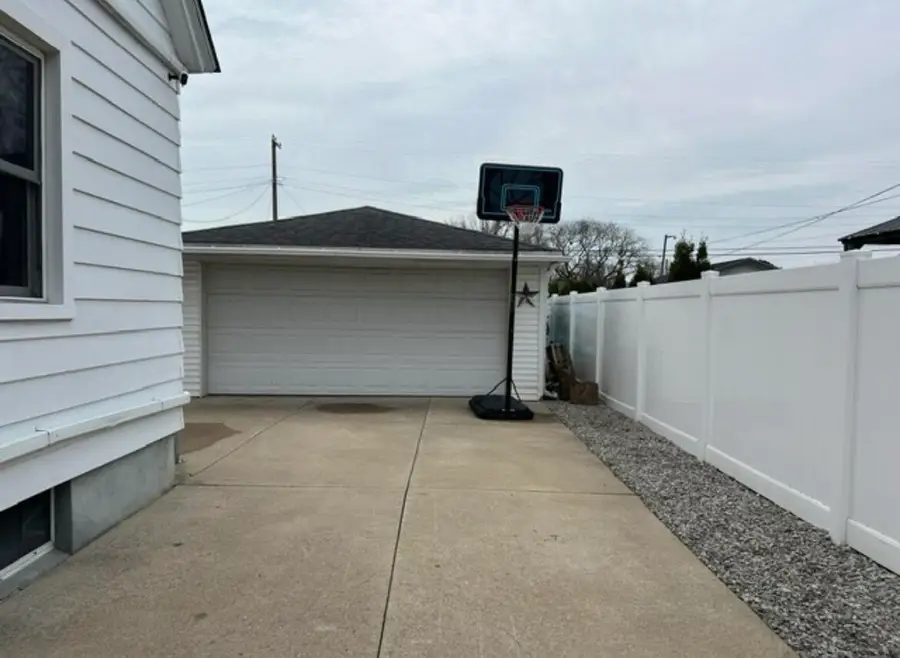 1519 Chestnut Street, Wyandotte, MI 48192 - #3
