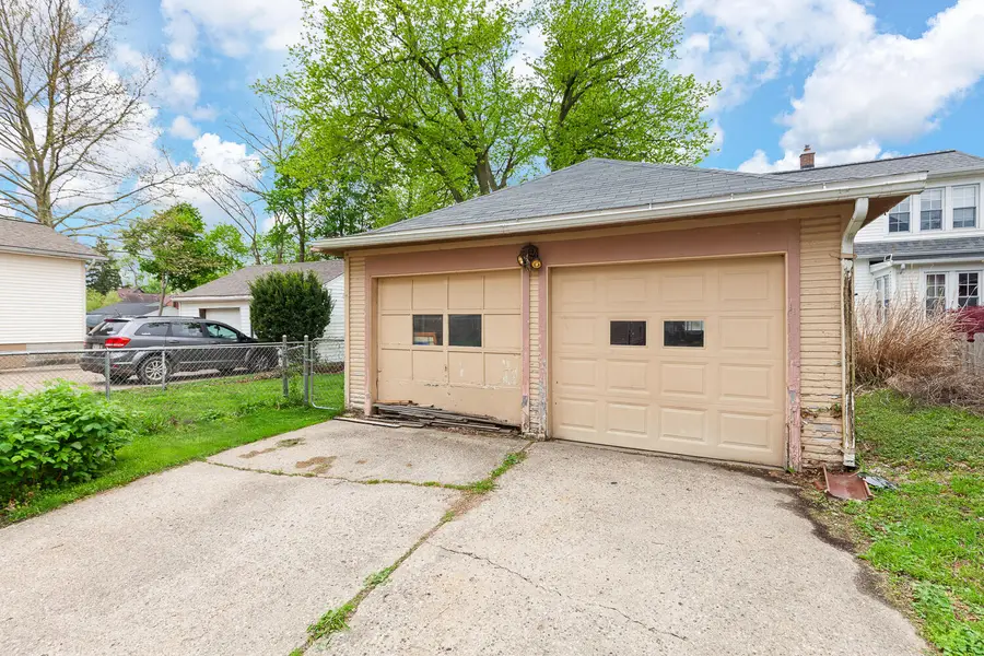 1002 S West Avenue, Jackson, MI 49203 - #2