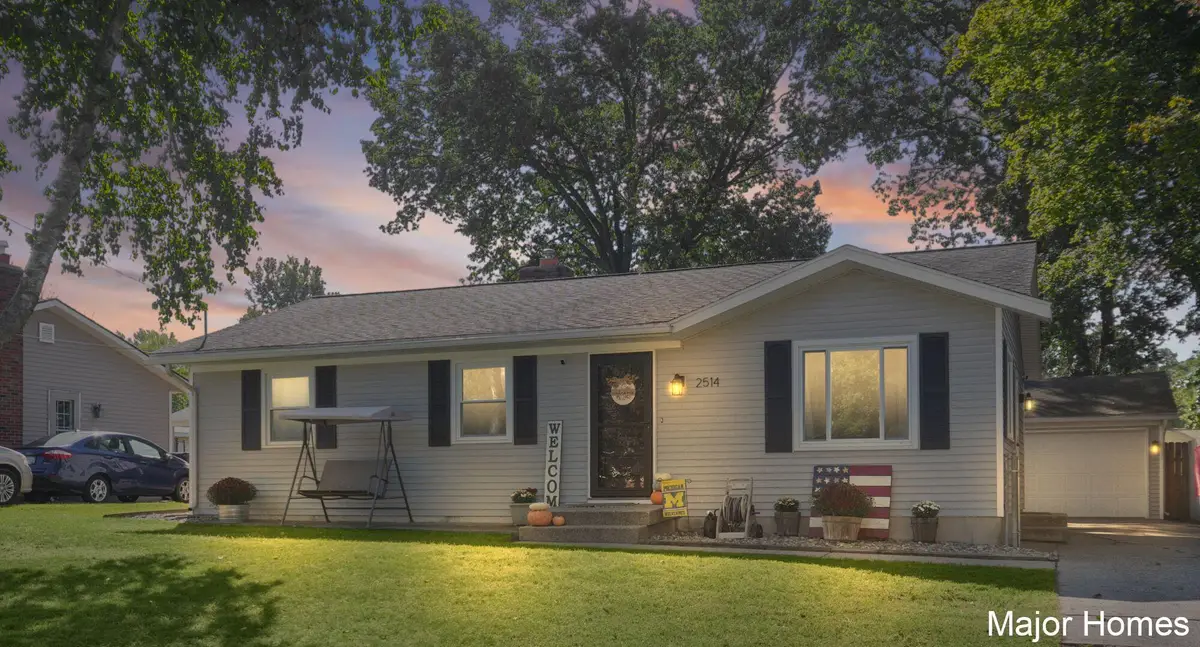 2514 Valleyview Street Sw, Wyoming, MI 49519 - #1