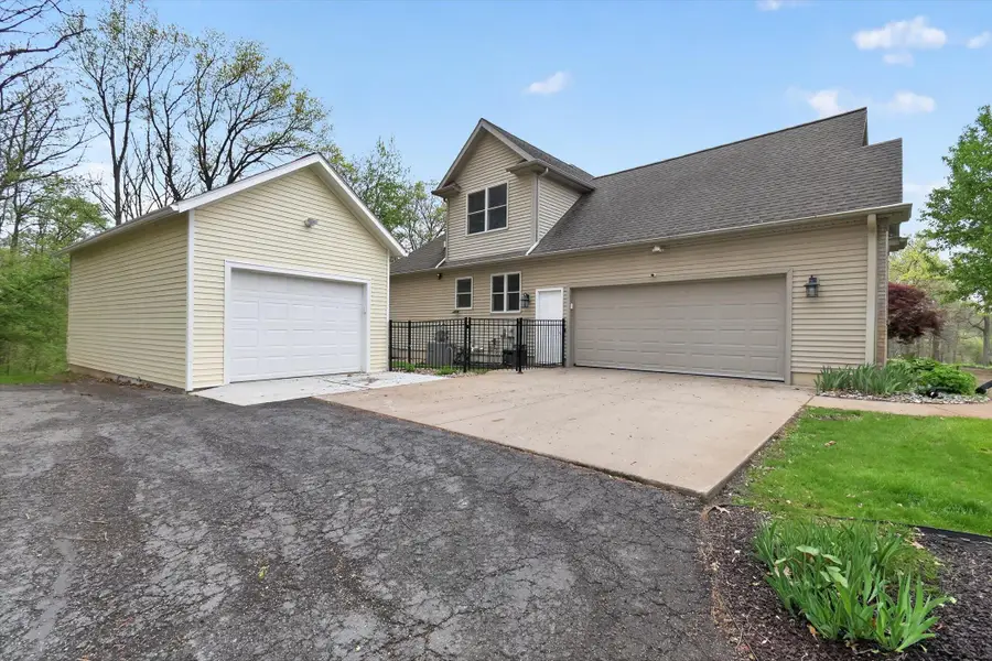 2112 Scenic Hills Drive, Jackson, MI 49201 - #3