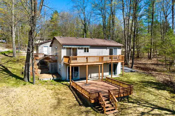 18851 Lakewood Circle, Lake Ann, MI 49650