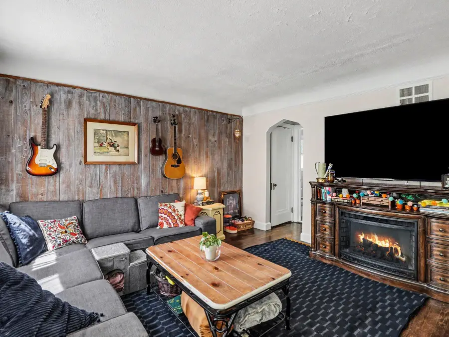 25850 Hanover Street, Dearborn Heights, MI 48125 - #2