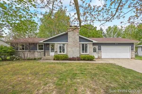 2595 Rosewood Street, Jenison, MI 49428