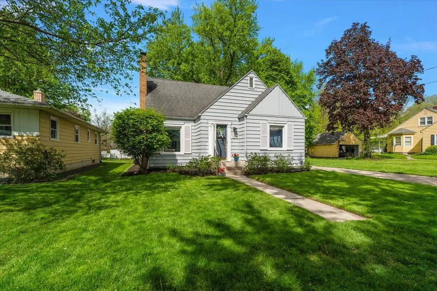 1331 Hillcrest Avenue Nw, Grand Rapids, MI 49504 - #2