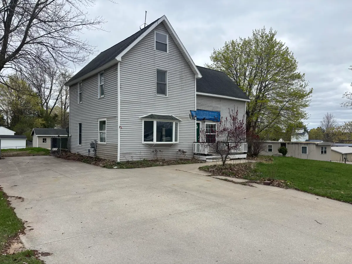 206 E 6th Street, Marion, MI 49665 - #1