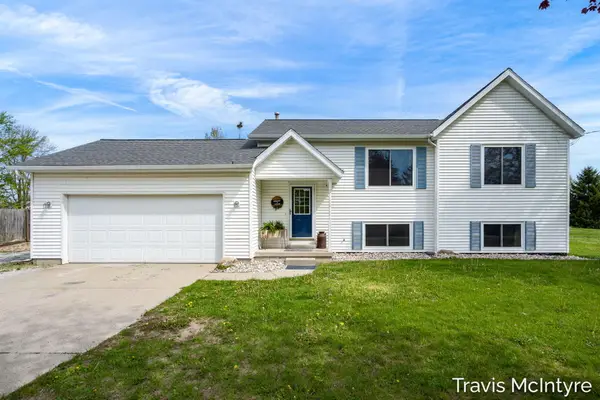 75 Cleveland Street E, Coopersville, MI 49404