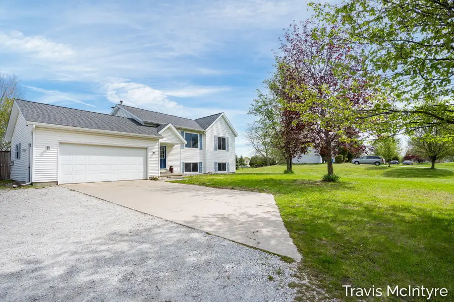 75 Cleveland Street E, Coopersville, MI 49404 - #3