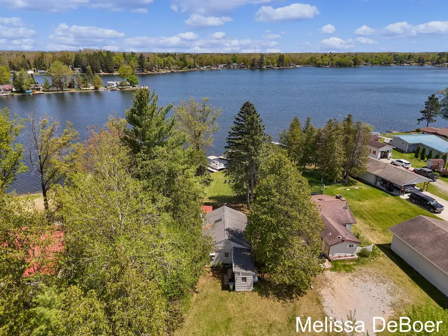 8791 S Old State Avenue, Farwell, MI 48622 - #2