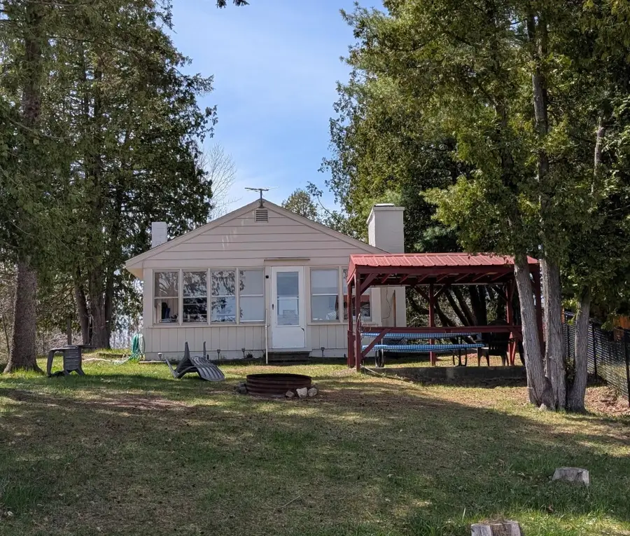 8791 S Old State Avenue, Farwell, MI 48622 - #3